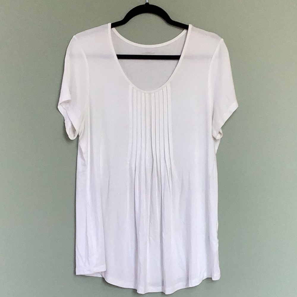 Cute white tunic with pintucked front detailed Size Lg